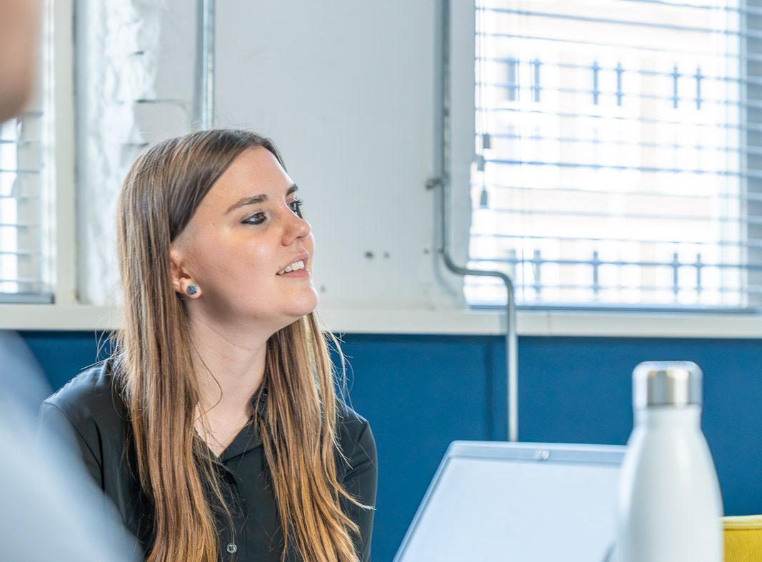 Medewerker SDOP Supporet in overleg